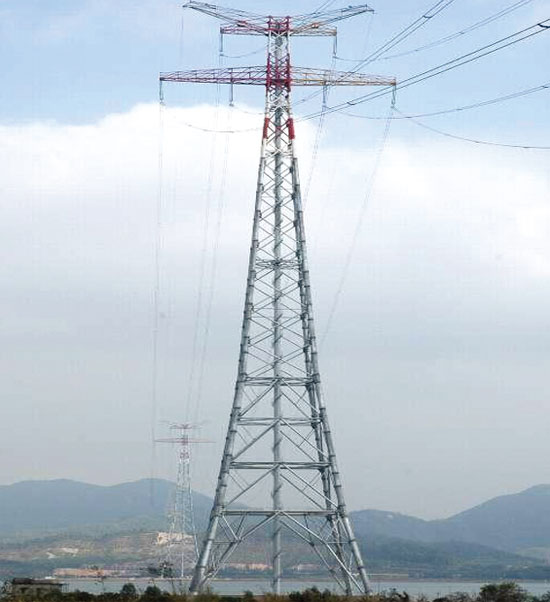 Combined steel pipe tower of power transmission line